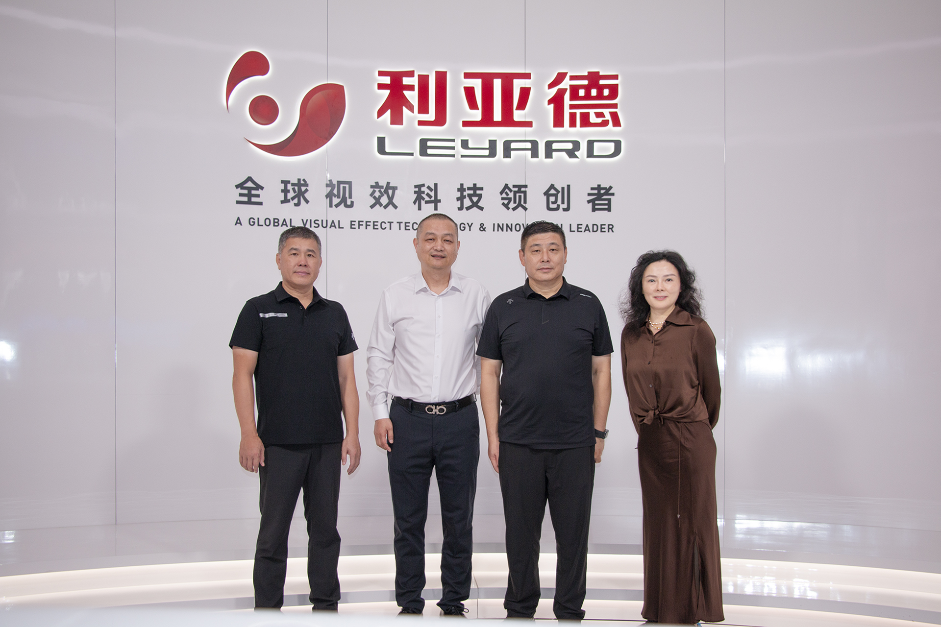 重慶千里科技股份有限公司周宗成總裁等領(lǐng)導(dǎo)一行蒞臨利亞德南方總部考察交流