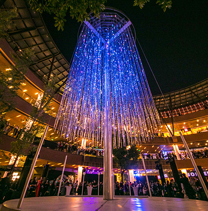 “光影上?！睙艄馑囆g(shù)節(jié)水晶樹(shù)項(xiàng)目