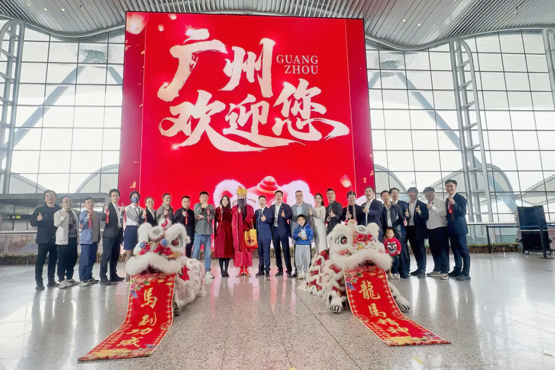 全球最大航站樓裸眼3D大屏揭幕！利亞德再度攜手白云機(jī)場(chǎng)打造“綜合文旅目的地”